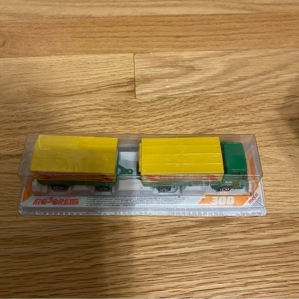 Majorette Super Cargo 300 Ford Delivery Truck Trailer Green Yellow NEW Vintage